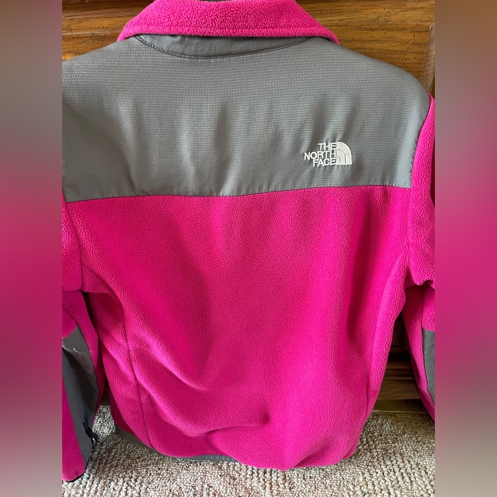 North face - Picture 2 of 6
